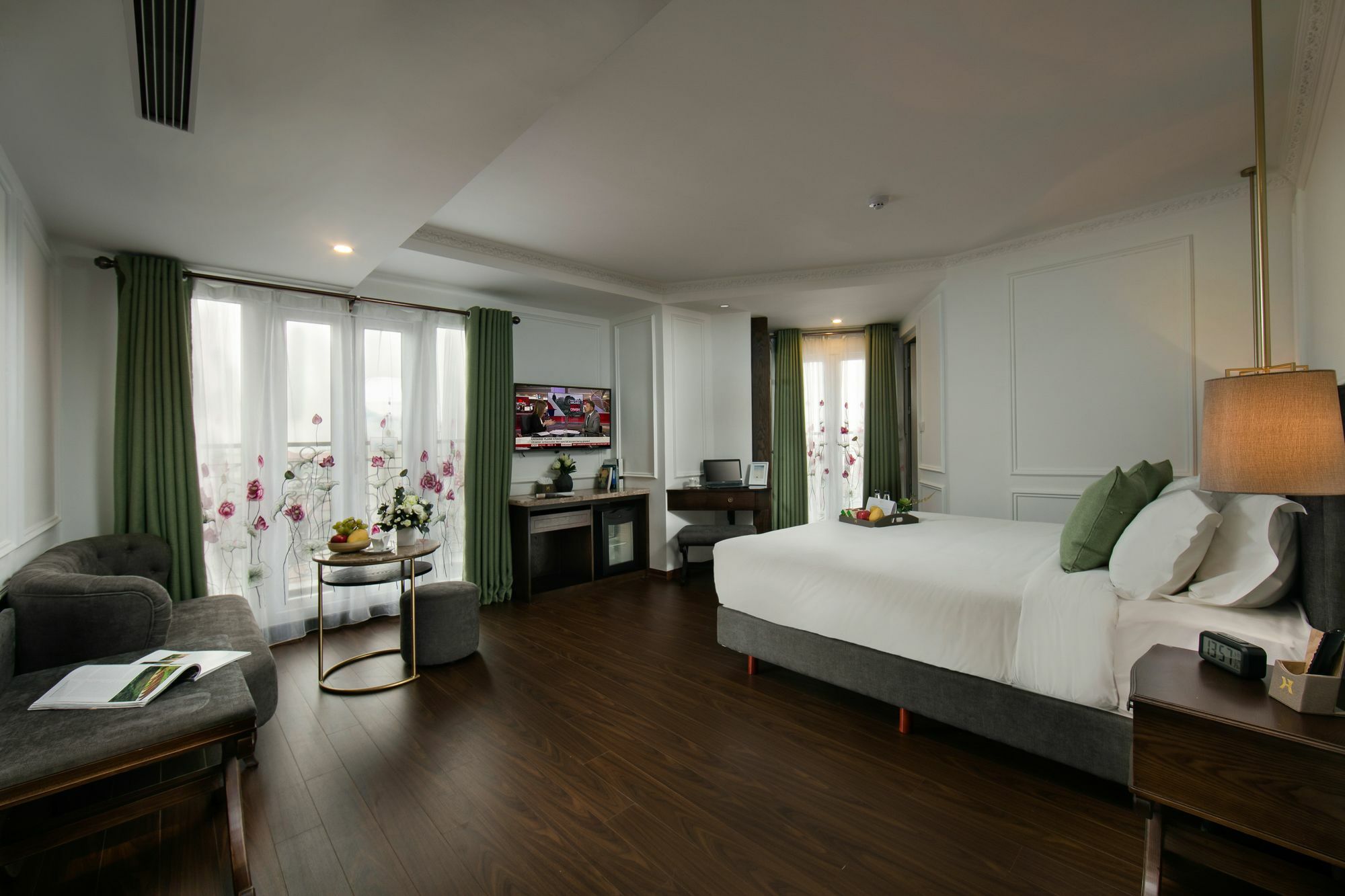 Allure Khách sạn 4*