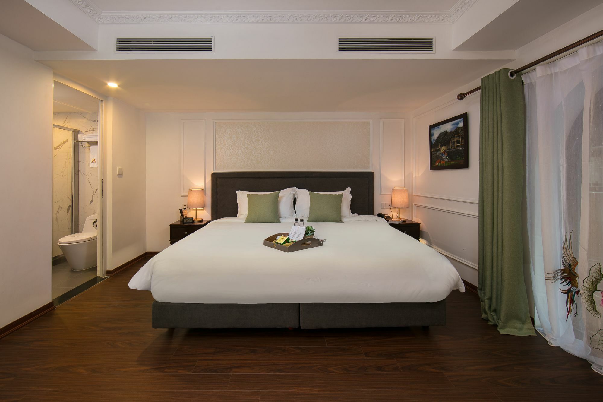 Allure Khách sạn 4*